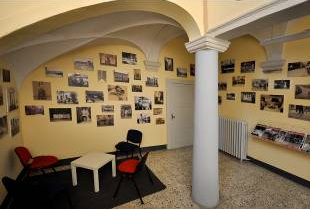 Centro della Memoria - L'androne con alcune foto